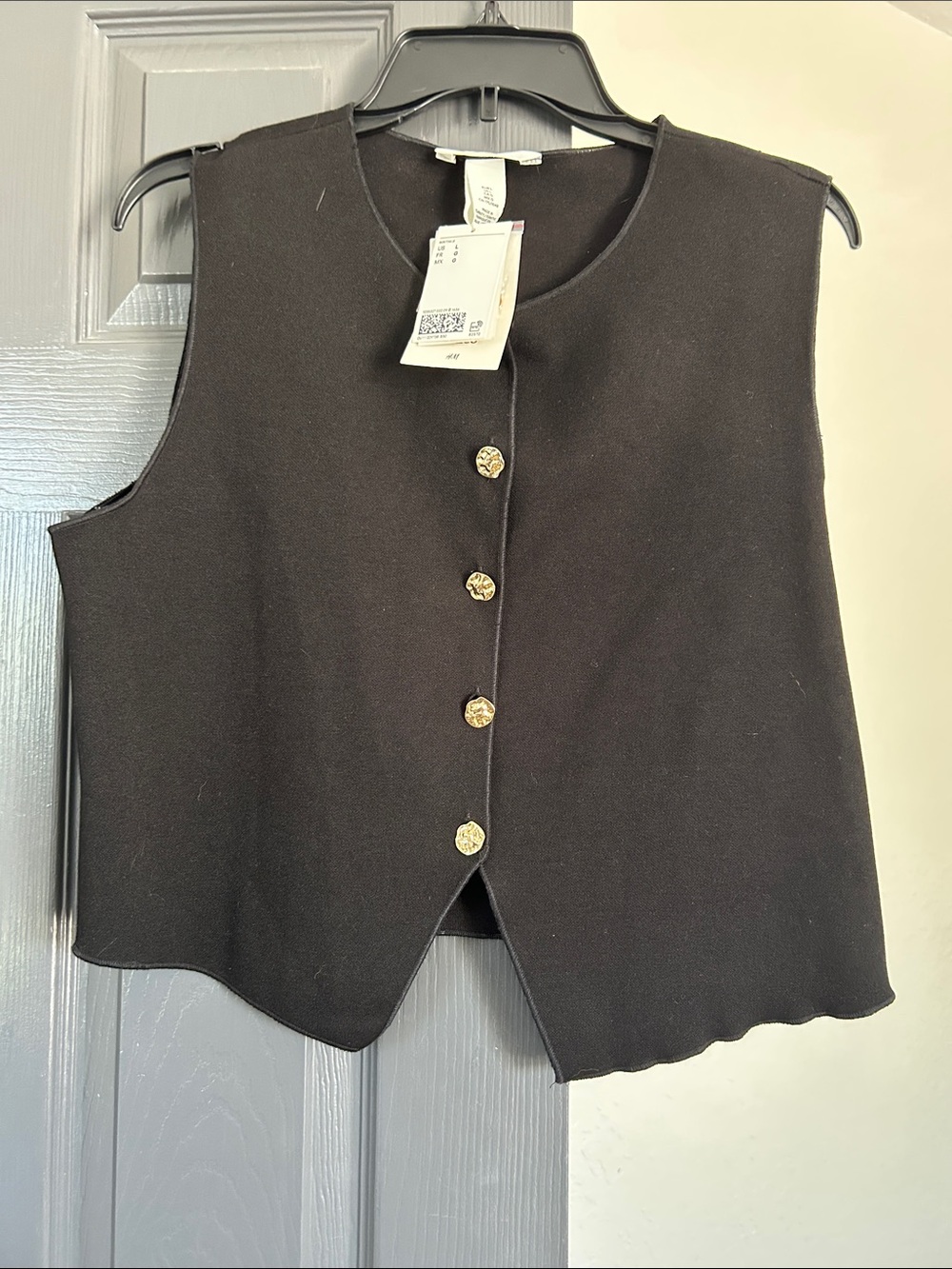 H&M Black Sleeveless Button Front Knit Vest